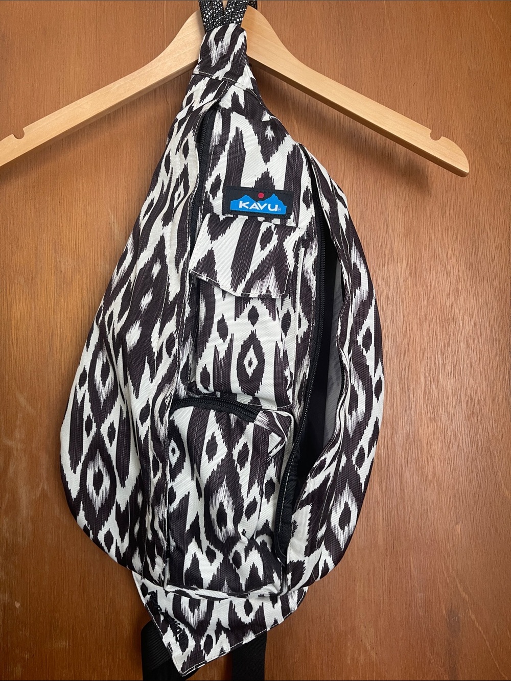 Kavu Black & White Ikat Rope Sling
